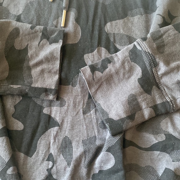 Calvin Klein athletic hooded long sleeve - Picture 4 of 7